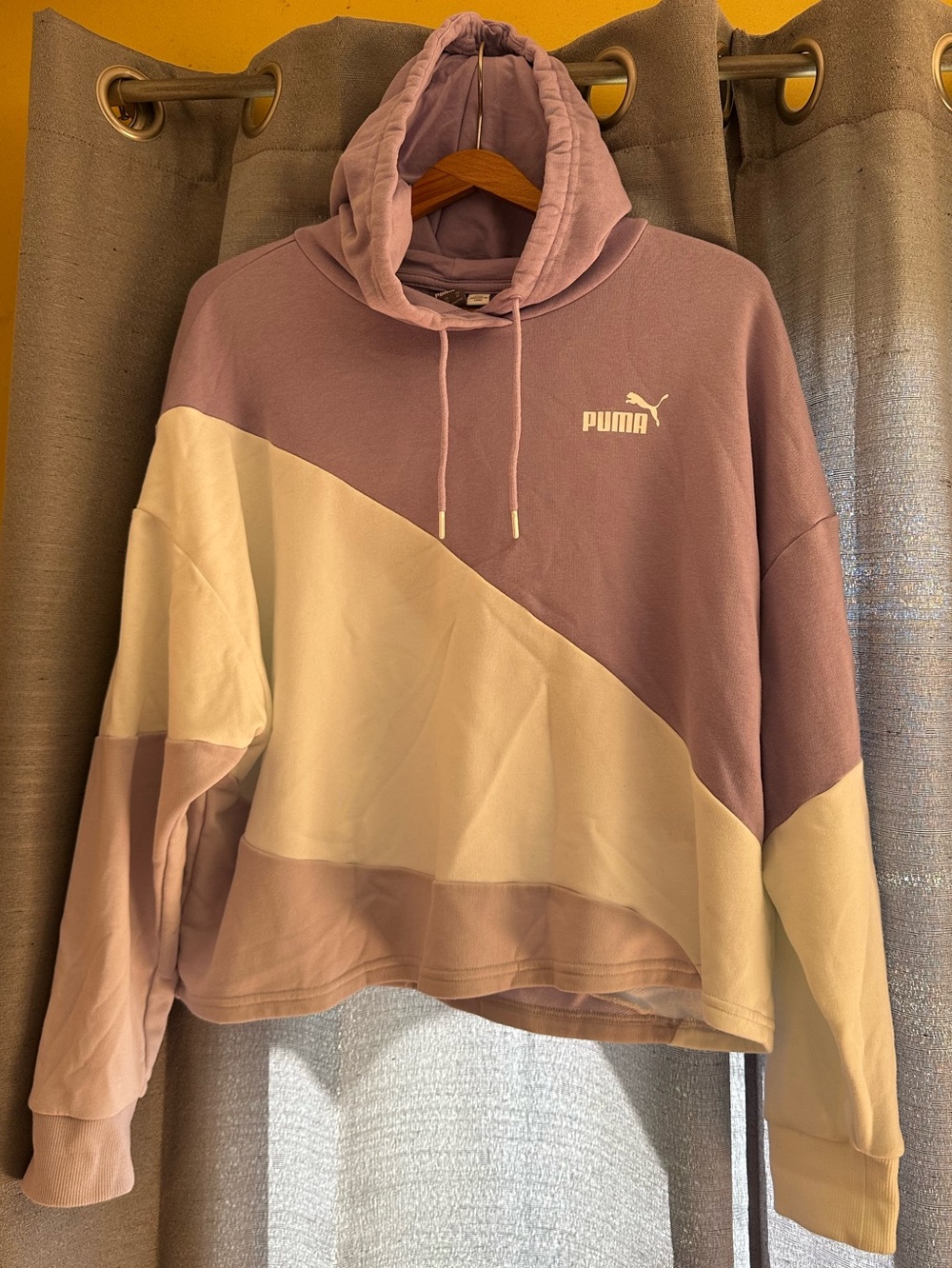 Puma women’s power cat Colorblock cropped Pullover Hoodie